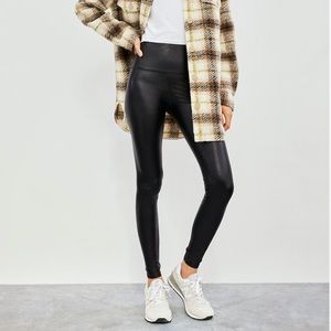 Aritzia Wilfred Free Vegan Leather Daria Women's Black Legging Pant Size Large